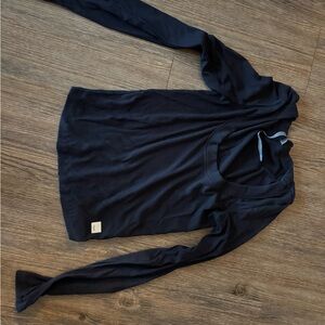 Vuori Classic Black Long-Sleeve Women's Scoop Neck Top Small